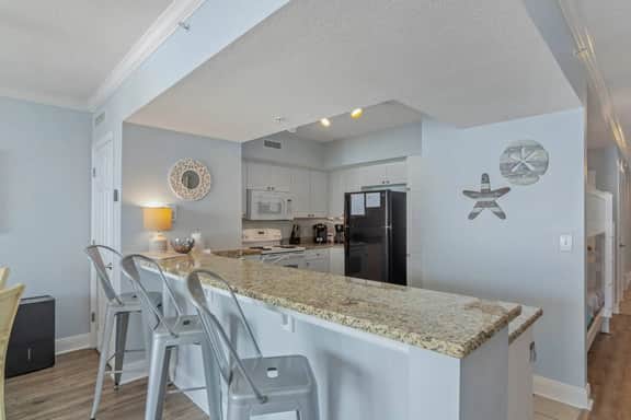 🌊 New Luxury 1BR Beachfront Sleeps 6!