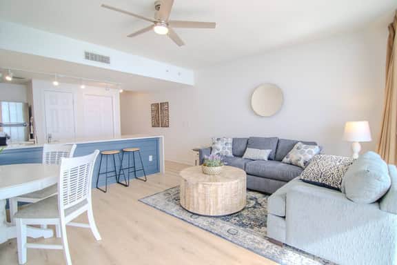 New, Beautiful & Luxurious 2/2! Sleeps 6
