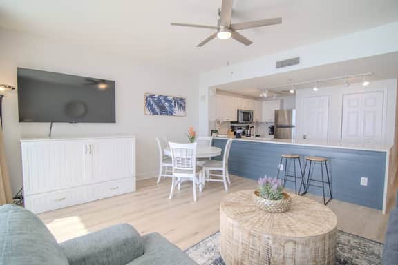 New, Beautiful & Luxurious 2/2! Sleeps 6