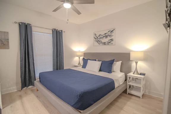 New, Beautiful & Luxurious 2/2! Sleeps 6 - Image 1